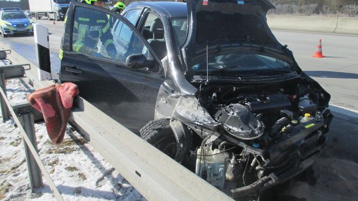 Zwei Personen bei Unfall verletzt