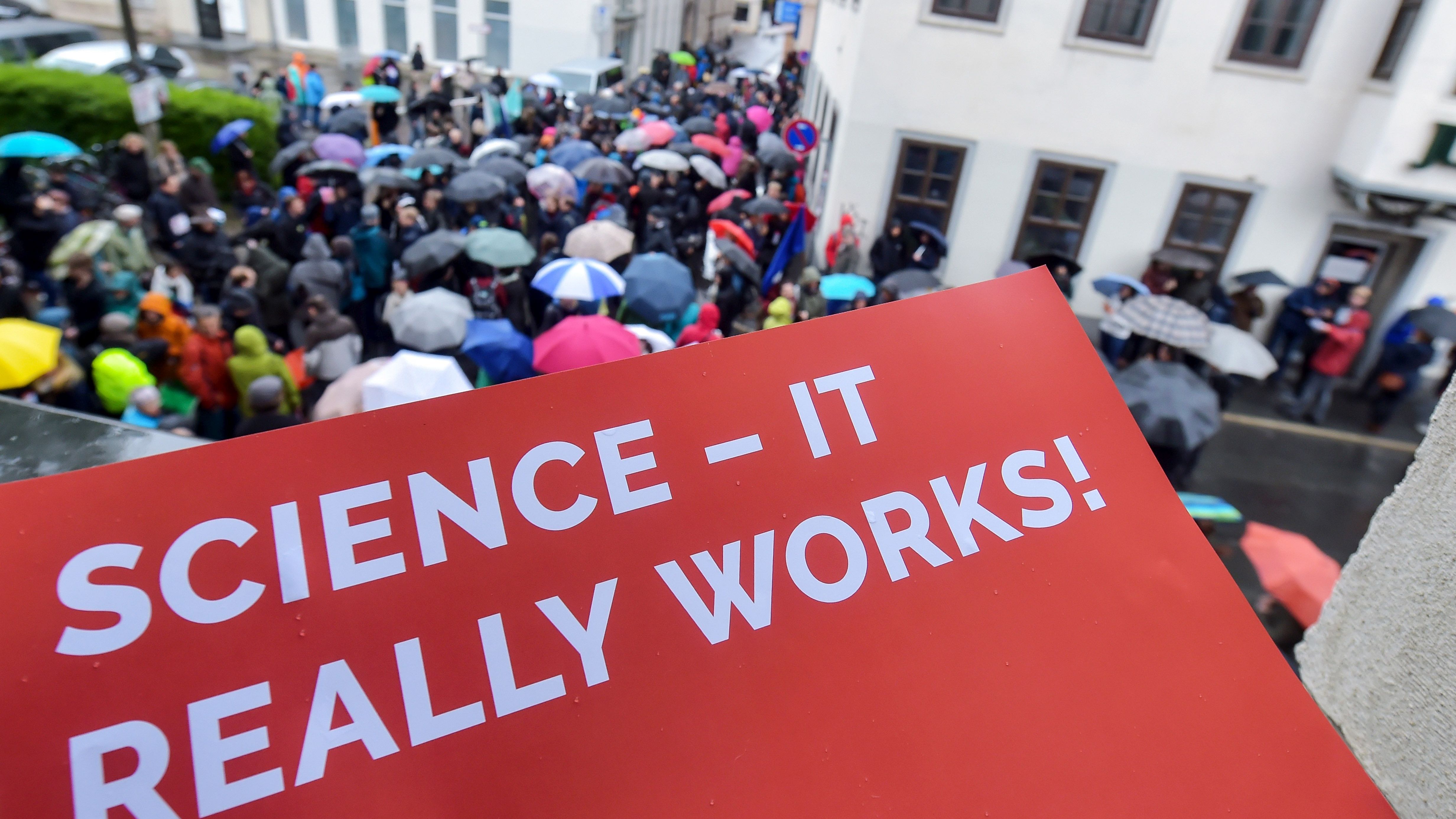 Öffentliche Podiumsdiskussion zum „March for Science“