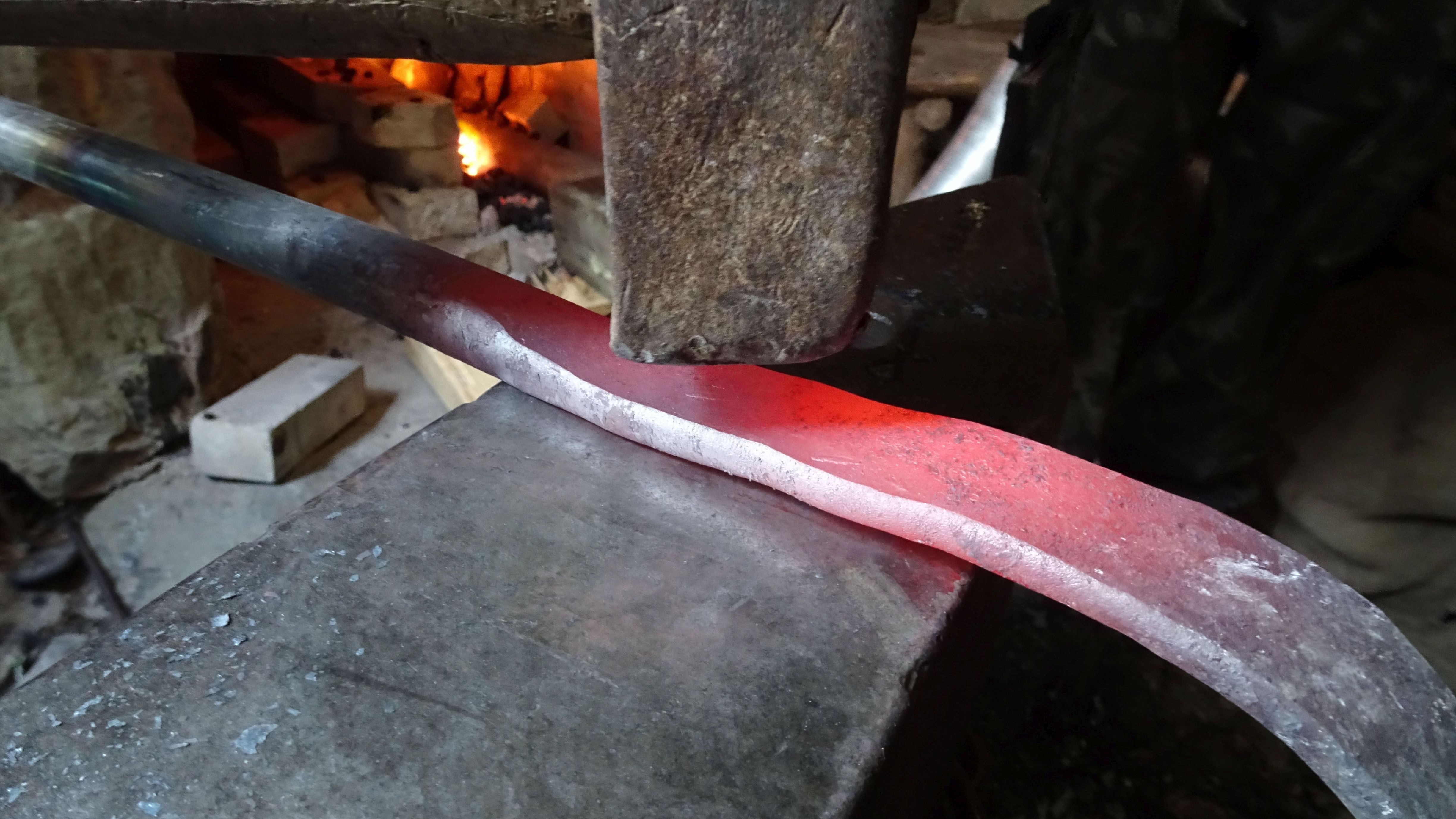 Heißes Eisen im Schmiedefeuer
