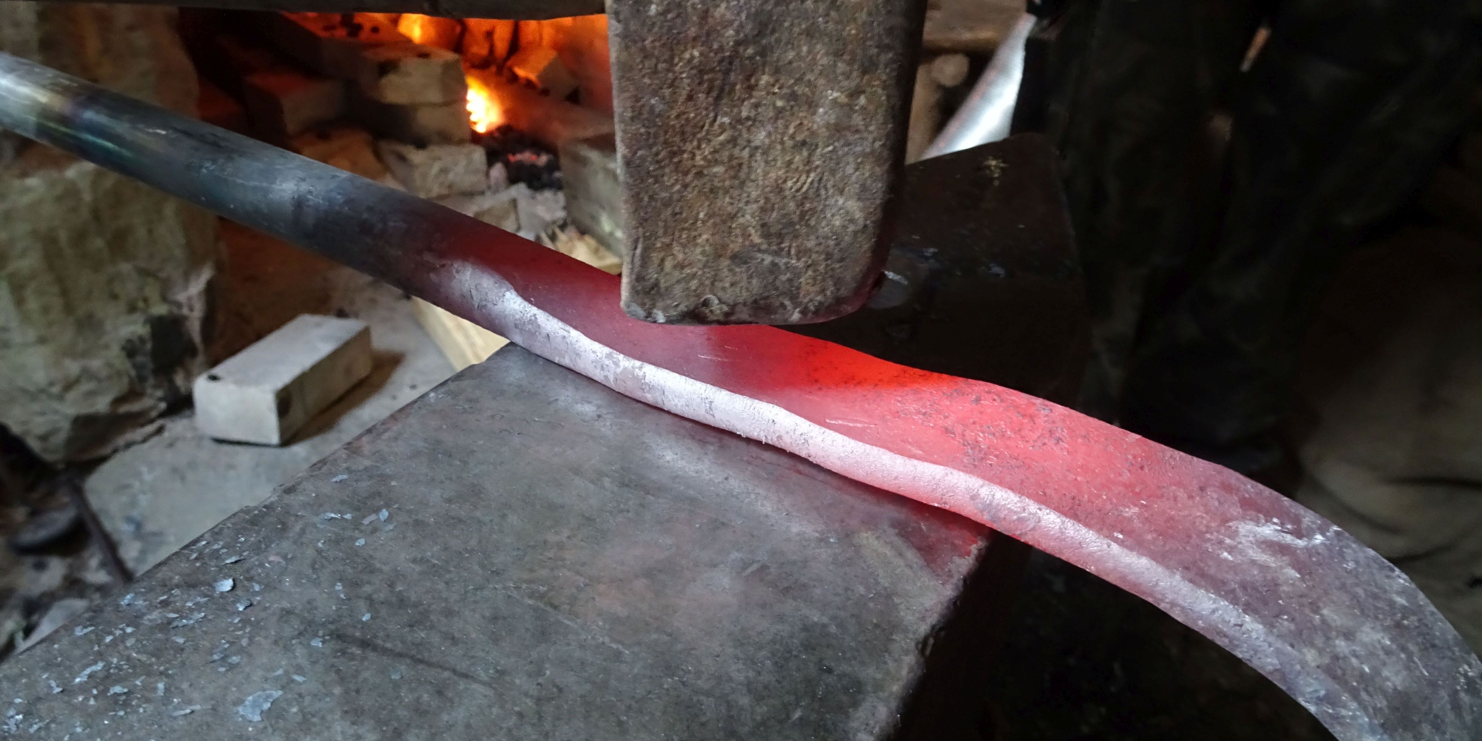 Heißes Eisen im Schmiedefeuer