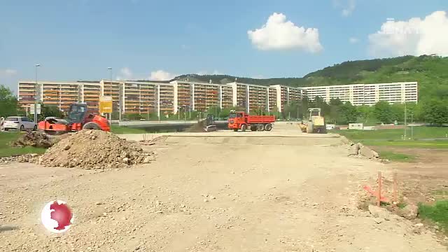 Brückenbau: Zwischen Lobeda-Ost und Lobeda-West wächst der Unterbau für die Behelfsbrücke