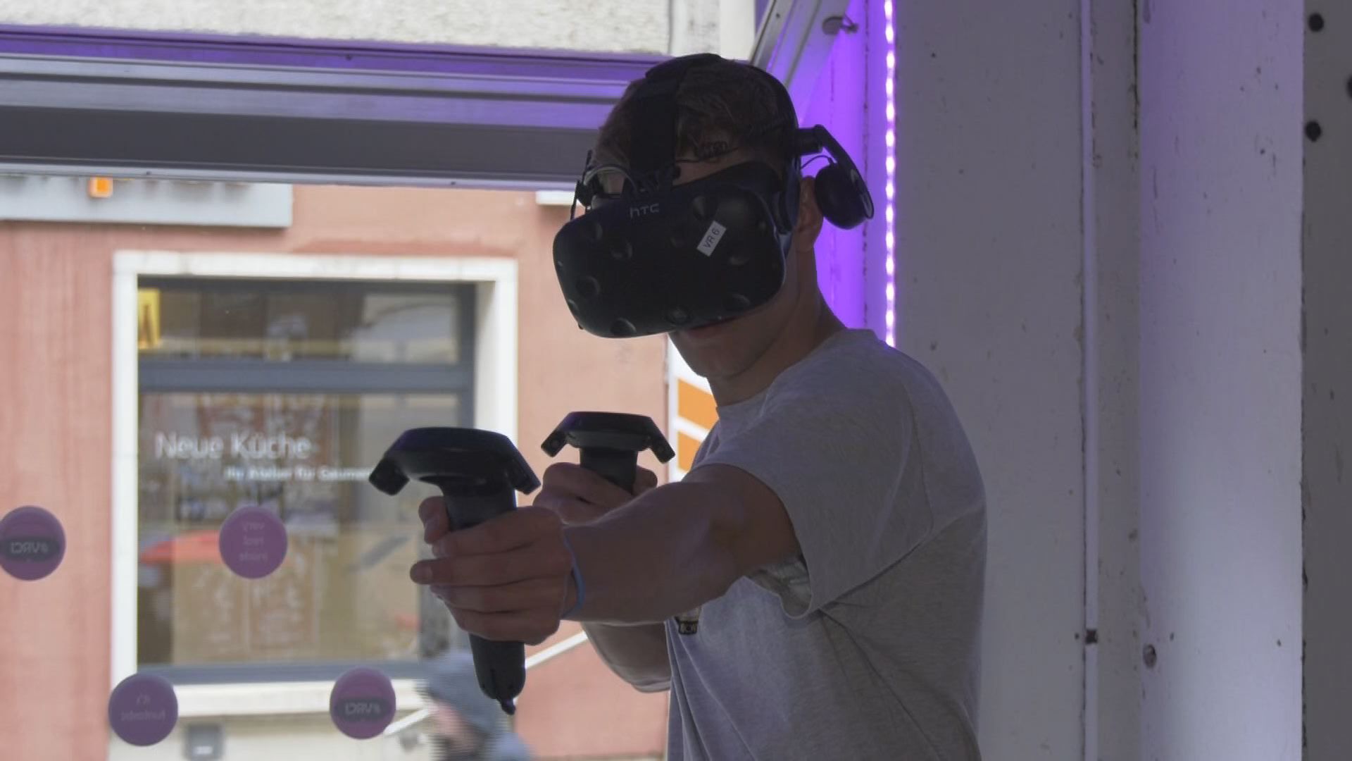 Neues in der Saalstraße: Im ehemaligen Erotik-Geschäft dreht sich alles um virtuelle Realität