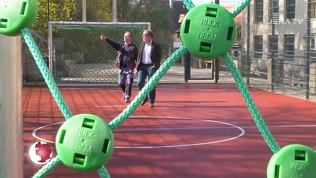 Verzögerung: Der Bolzplatz der Montessori-Schule in Nord ist endlich wieder geöffnet 