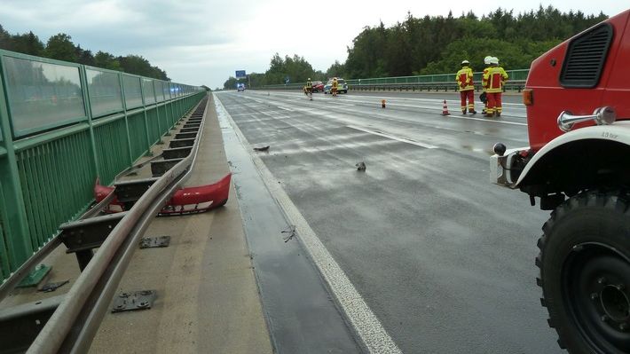 Unfall auf regennasser Fahrbahn