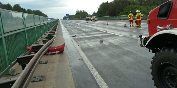 Unfall auf regennasser Fahrbahn