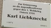 Neue Emaillegedenktafel für Karl Liebknecht