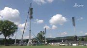 Abschied von den „Giraffen“: Der Abbau der maroden Stadion-Flutlichtmasten hat begonnen