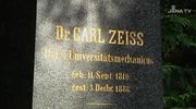 Carl Zeiss geehrt: Anlässlich des 125. Todestages wurden am Grab Kränze niedergelegt