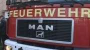Feuerwehr-Einsatz: Jugendliche auf Möbelhaus-Dach