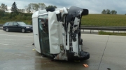 Wohnmobil kippt auf A9 um