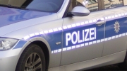 Alter Dame Handtasche geraubt: Polizei sucht Zeugen