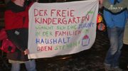 Demonstration: Eltern machen mobil gegen eine mögliche Erhöhung der Kita-Gebühren