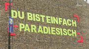 Liebeserklärung: Der Schriftzug „DU BIST EINFACH PARADIESISCH“ ist wieder aufgetaucht