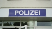 19-Jähriger aus Wohnung geworfen   