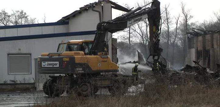 Brand in Laasdorf: Die Polizei geht von Brandstiftung in einer Lagerhalle aus