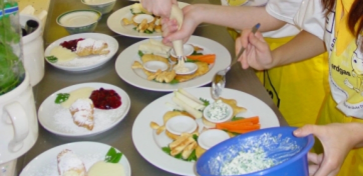 „Zauberhafte Küchenfeen“ zaubern Drei-Gänge-Menü 