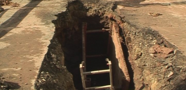 Reparaturen am Abwasserkanal in der Löbstedter Straße   