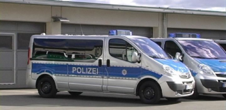 Junge Frau versuchte Tasche zu stehlen   