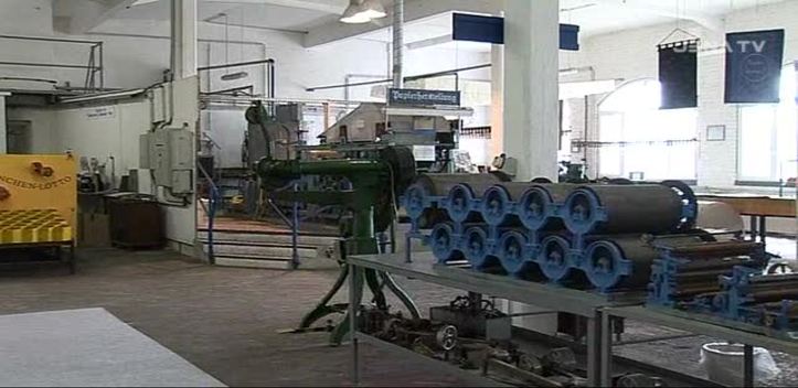 Einblicke in die Papierfabrik: In Fockendorf wird eine Grafik- und Karikaturen-Ausstellung gezeigt