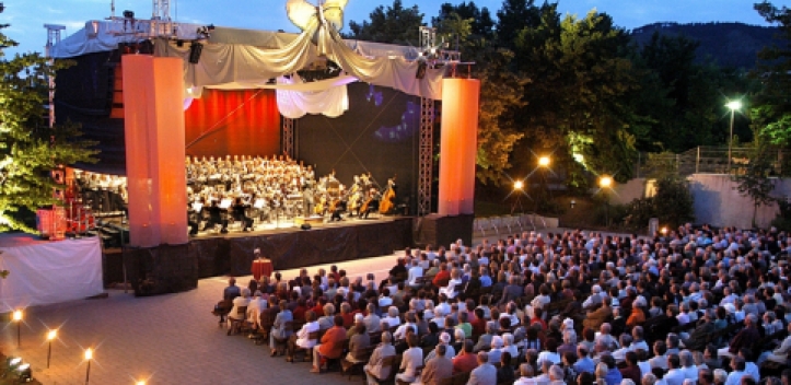 ArenaSpielplan 2015 steht