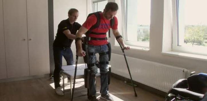 Große Chance: Querschnittgelähmte können mit einem neuen Hightech-Anzug wieder laufen