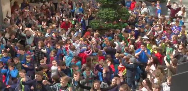 Flashmob der Jenaplan-Schule: Die Schüler beteiligten sich an einer bundesweiten Aktion