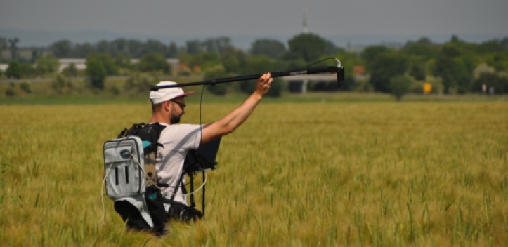 Drohnenflug rettet Rehkitze und ergänzt Satellitenbilder   