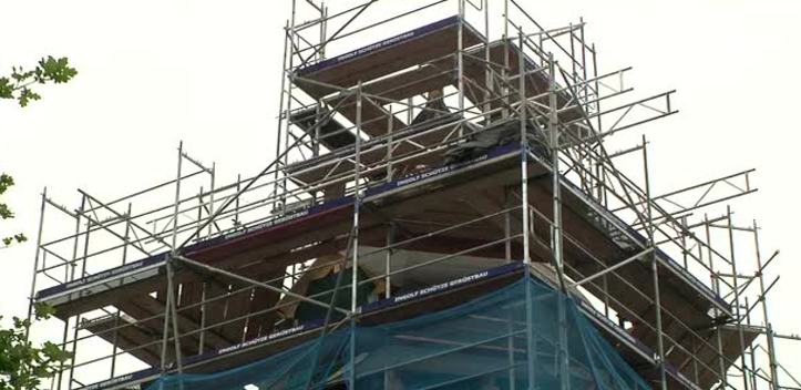 Dacharbeiten im Plan: Die Sanierung der Kirche in Löbstedt schreitet voran