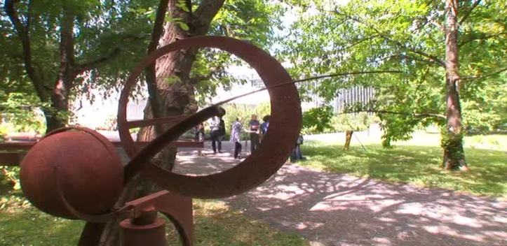 Bewegliche Skulpturen: Jenaer Kunstverein präsentiert Ausstellung im Botanischen Garten