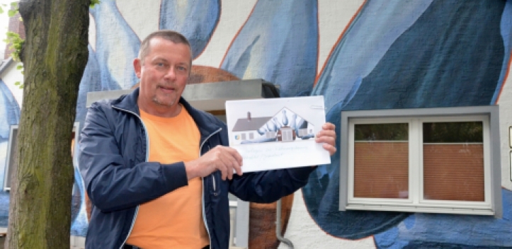 Kegel an der Fassade   