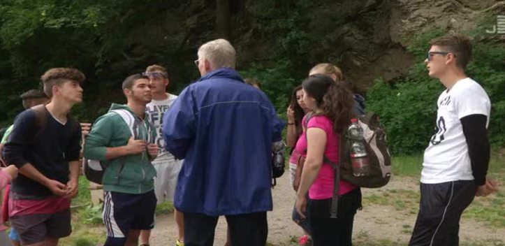 Ethikprojekt: Schüler des Otto-Schott-Gymnasiums zeigten Flüchtlingen die Umgebung