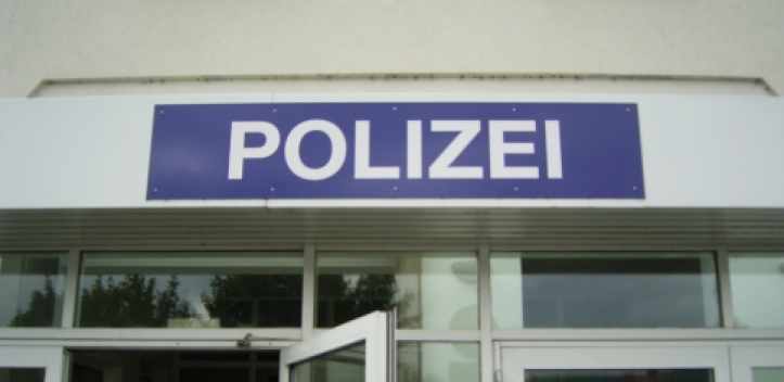 Gebäude mit Schriftzug besprüht