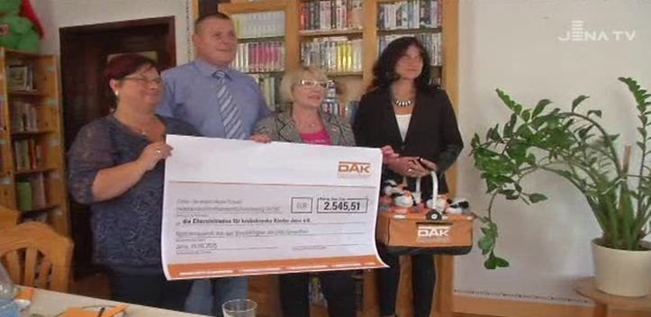 Mitarbeiter-Aktion: Die DAK Gesundheit spendete für die Elterninitiative für krebskranke Kinder