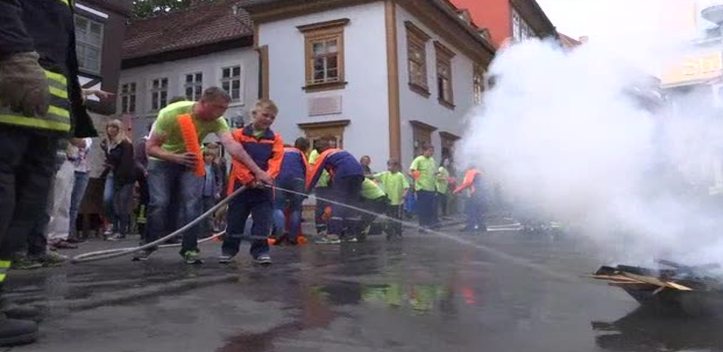 Wettbewerb: Auch Ostthüringer Jugendfeuerwehren traten gegen die Berufsfeuerwehr in Erfurt an
