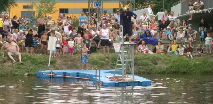 Große Sprünge: An der Lichtenhainer Brücke wurde zum Familienfest eingeladen