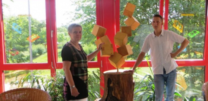 Holzskulptur wurde von der OTEGAU übergeben