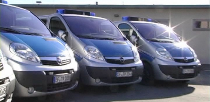 Auto überschlägt sich auf der A9