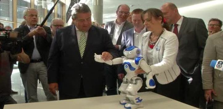 Hoher Besuch am IOF: Bundeswirtschaftsminister Sigmar Gabriel war zu Gast am Fraunhofer Institut