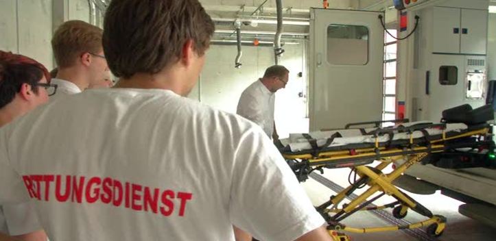 Rettungskräfte in der Ausbildung: Das Deutsche Rote Kreuz begrüßte heute die ersten Notfallsanitäter-Lehrlinge