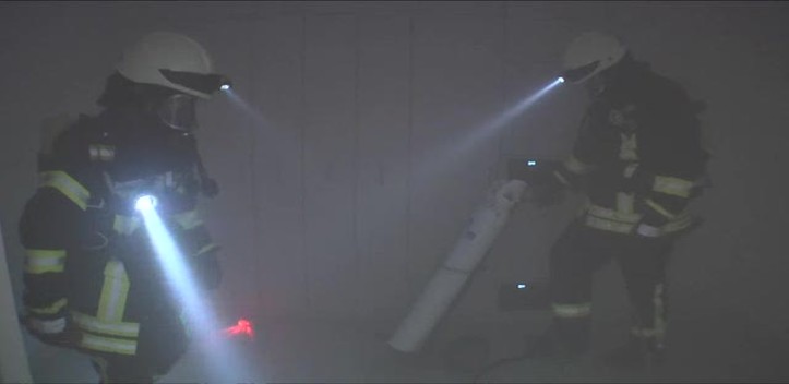 Feuerwehrleute vor Ort: Die Universitätsklinik probte für den Ernstfall