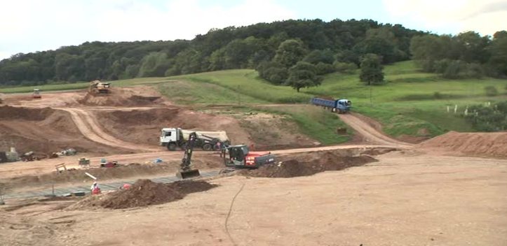 Bagger am Werk: In Rothenstein nimmt der Ausbau der Bundesstraße 88 immer mehr Gestalt an