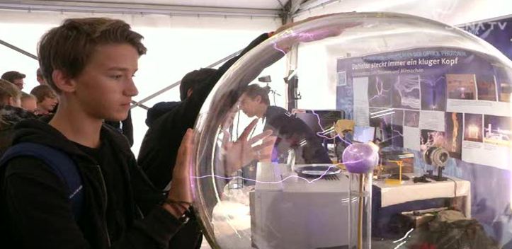 Wissenschaftsfestival eröffnet: Bis zum Samstag gibt es „Highlights der Physik“ auf dem Eichplatz