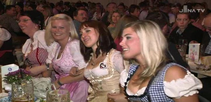 Oktoberfest in der Sparkassenarena: Am Samstag wurde ausgelassen gefeiert