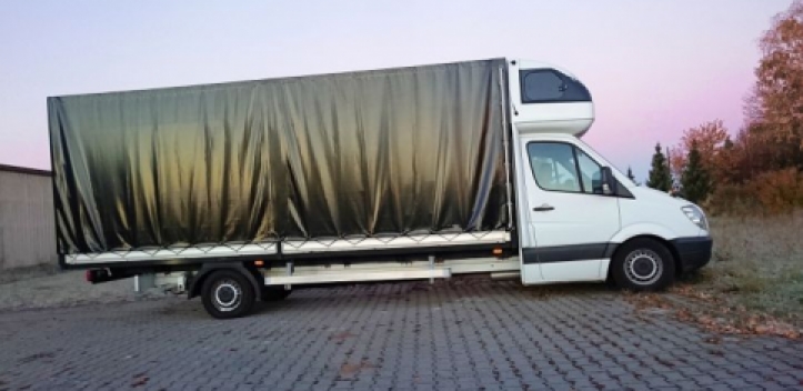 Kleintransporter auf A 9 total überladen 