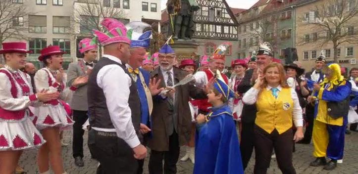 Narren in der Stadt: Auf dem Marktplatz begann die fünfte Jahreszeit