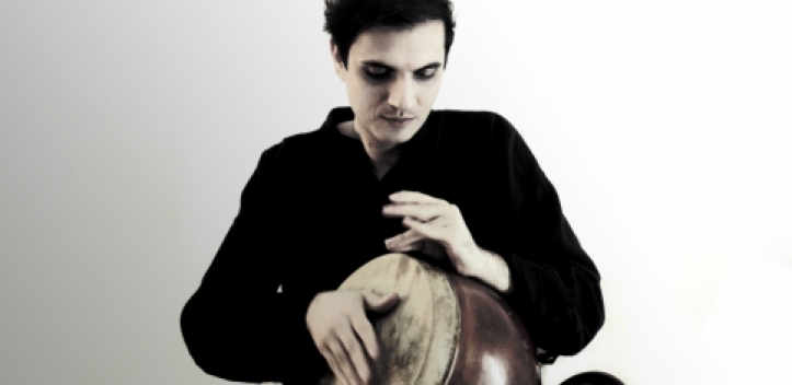 Trommelkunst im MoMoLo Zirkuszelt