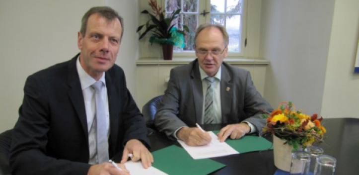 Landrat unterzeichnete neuen Erdgasliefervertrag