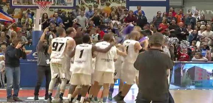 Super Leistung: Die Basketballer von Science City Jena bleiben Tabellenführer