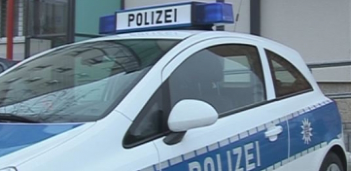 Gebäude mit Farbbeuteln beworfen