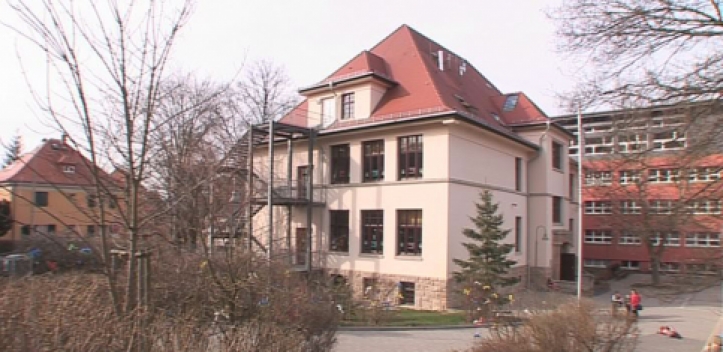 Sparkassen-Spende für Talschule